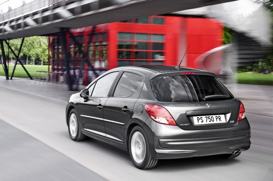  Peugeot 207 5-Door 2010 года  (фото 29 из 32)